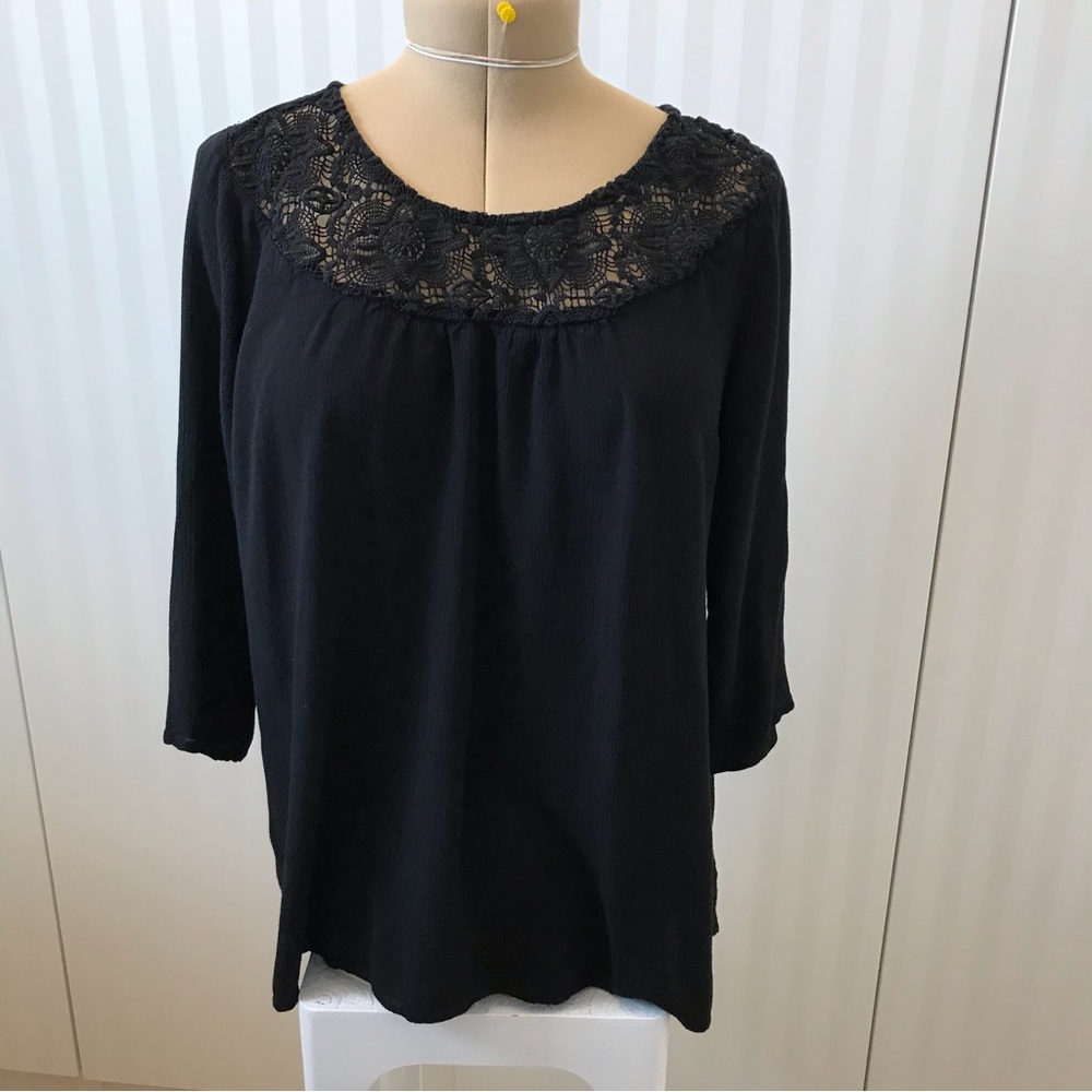 Old Navy black lace soft long sleeve tee Size M